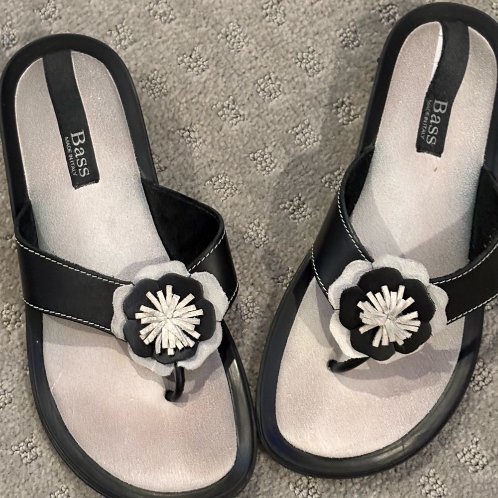 Bass Women's Navy and White Sandals with Floral Accent.